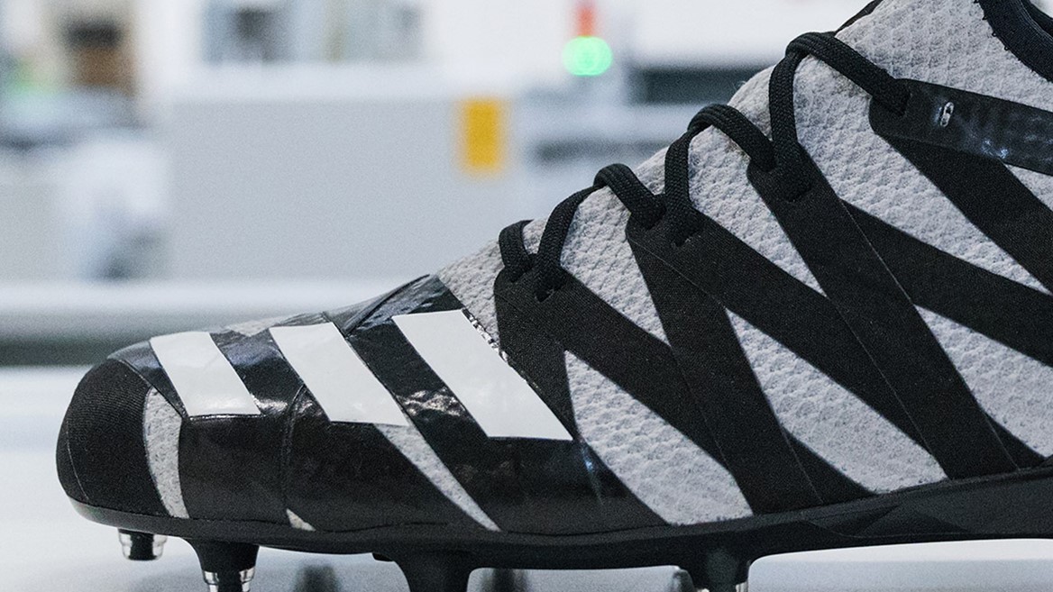 adidas AM4MN Cleats PHL 3Stripes