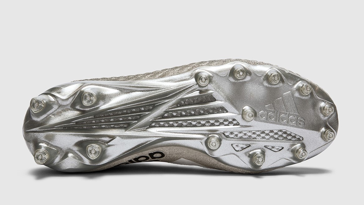 adidasFballUS FreakUltra VonMiller Razorframe 01