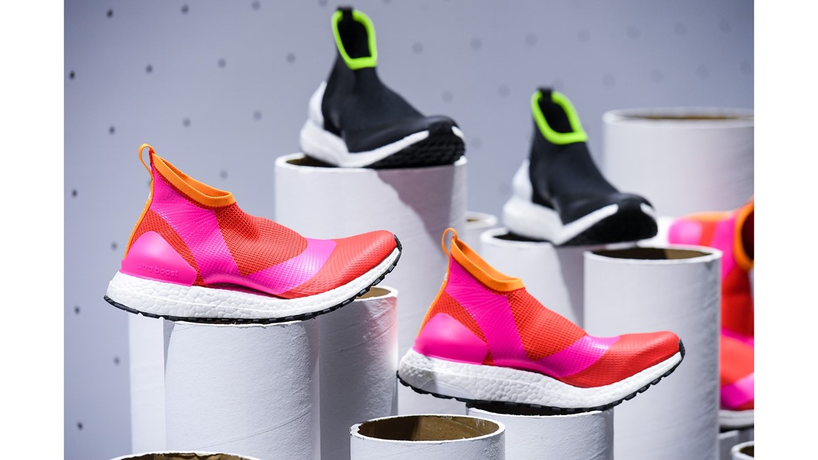 aSMC FW18 Product Display