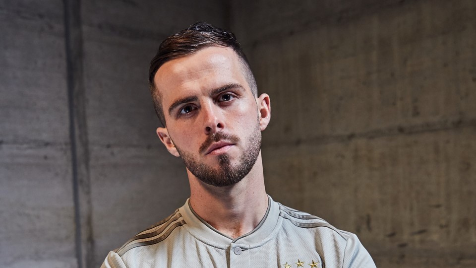 FW18 AClubs 2D Juventus SoccerBible FW18 AClubs 2D Juventus SoccerBible Pjanic