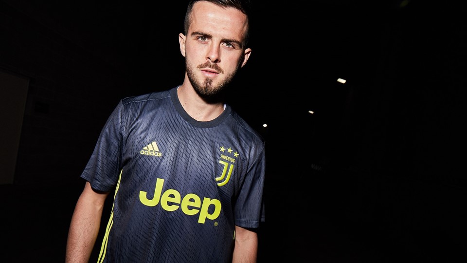 FW18 AClubs 2D Juventus THIRD PJANIC