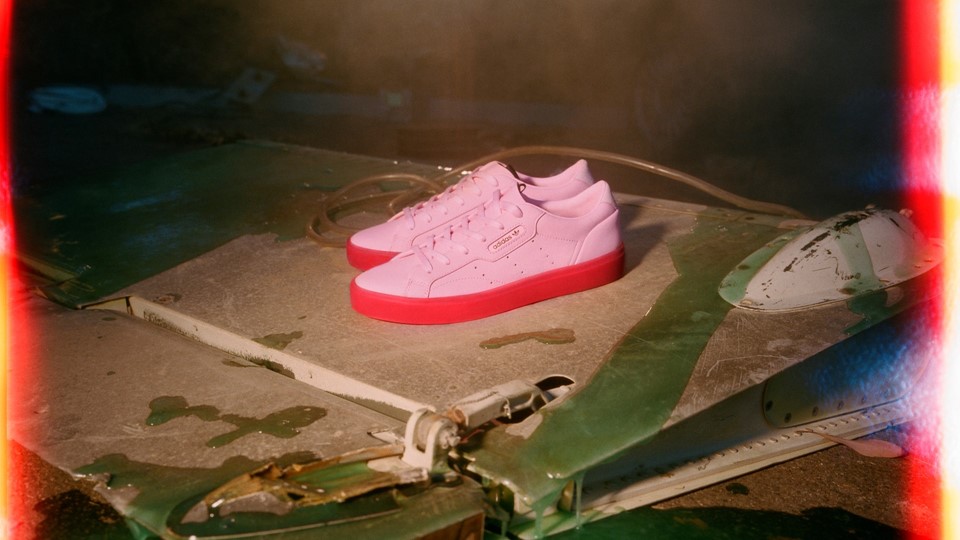 adidas Originals - Sleek FebLook - Off Foot