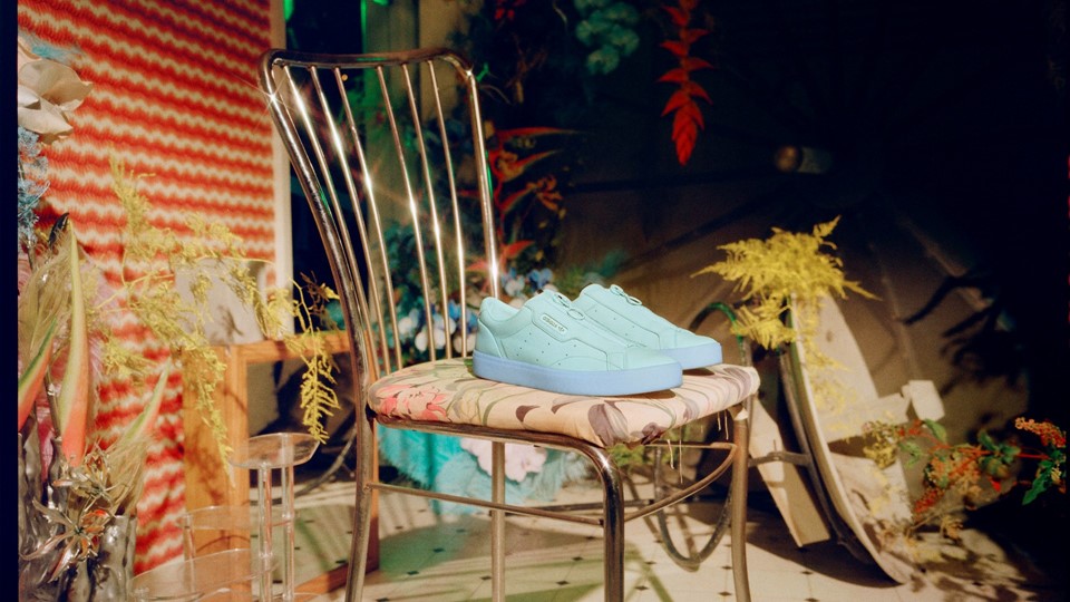 adidas Originals - Sleek FebLook - Off Foot