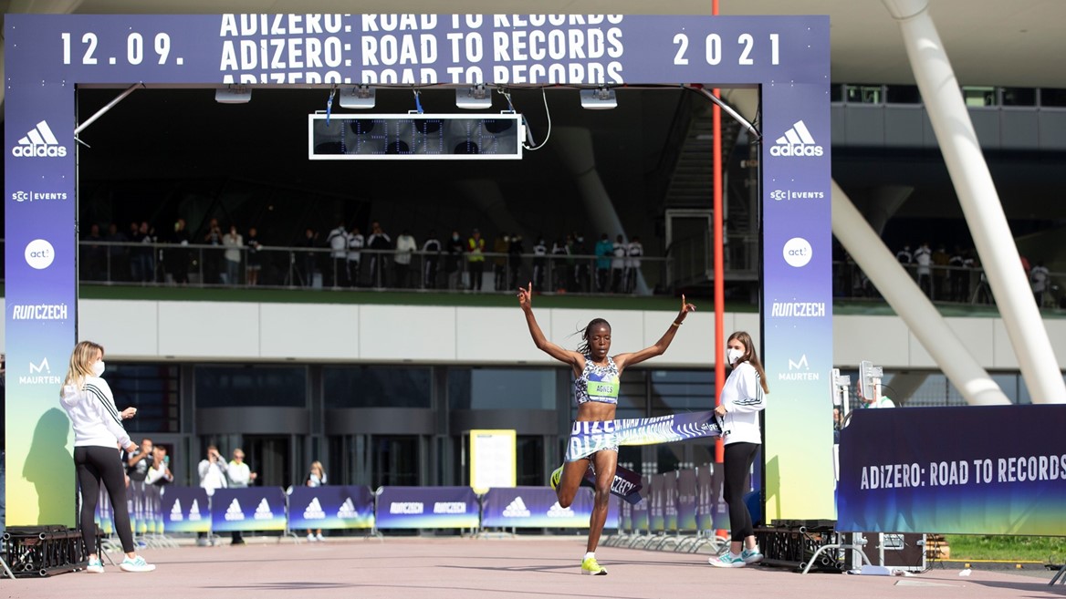 The late Agnes Tirop pictured winning the women s 10K race and breaking the women only world record at Adizero