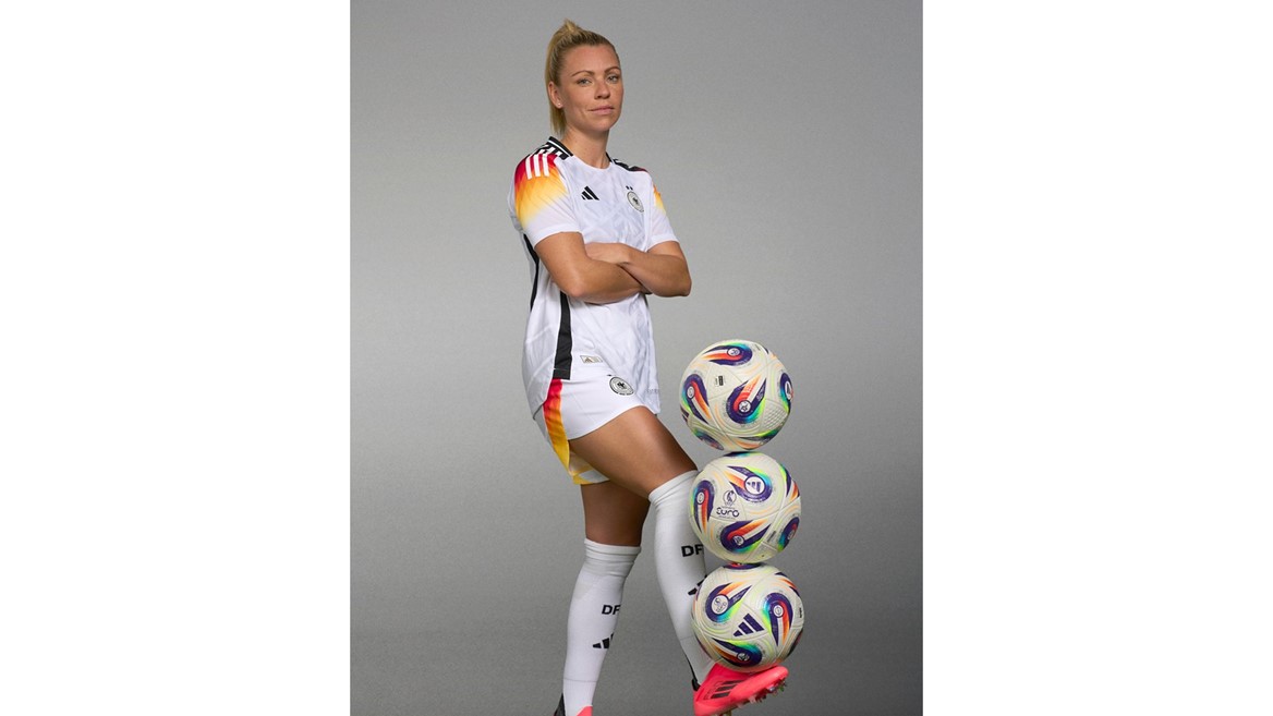 ss25 fb dfb omb linda 02 4 5