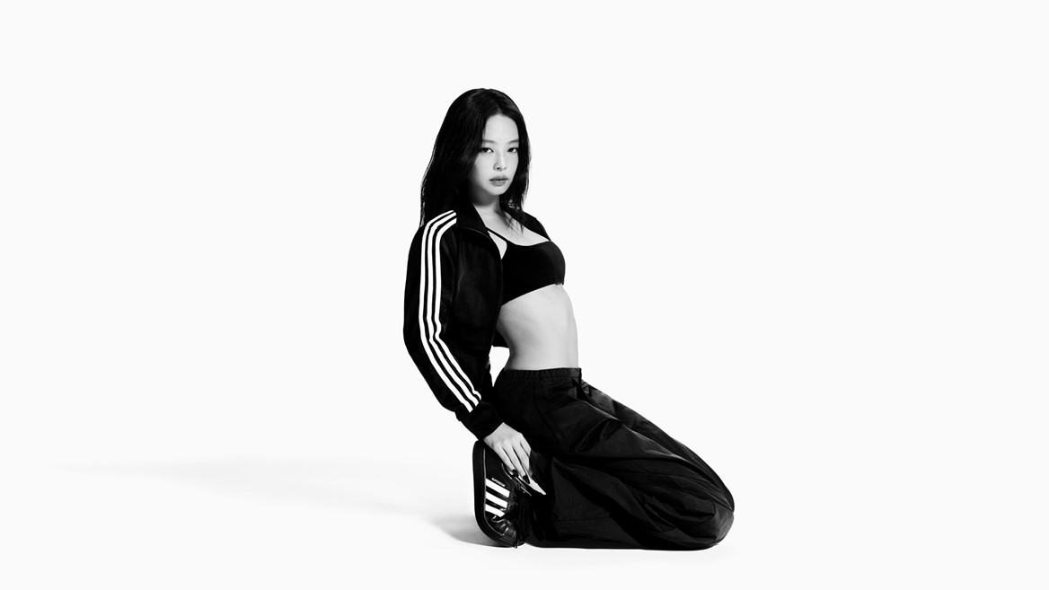 BLACK PINK JENNIE着attends 어텐즈musinsa BLACKPINK x adidas Originals NMD V3 #BLACKPINK #블랙핑크