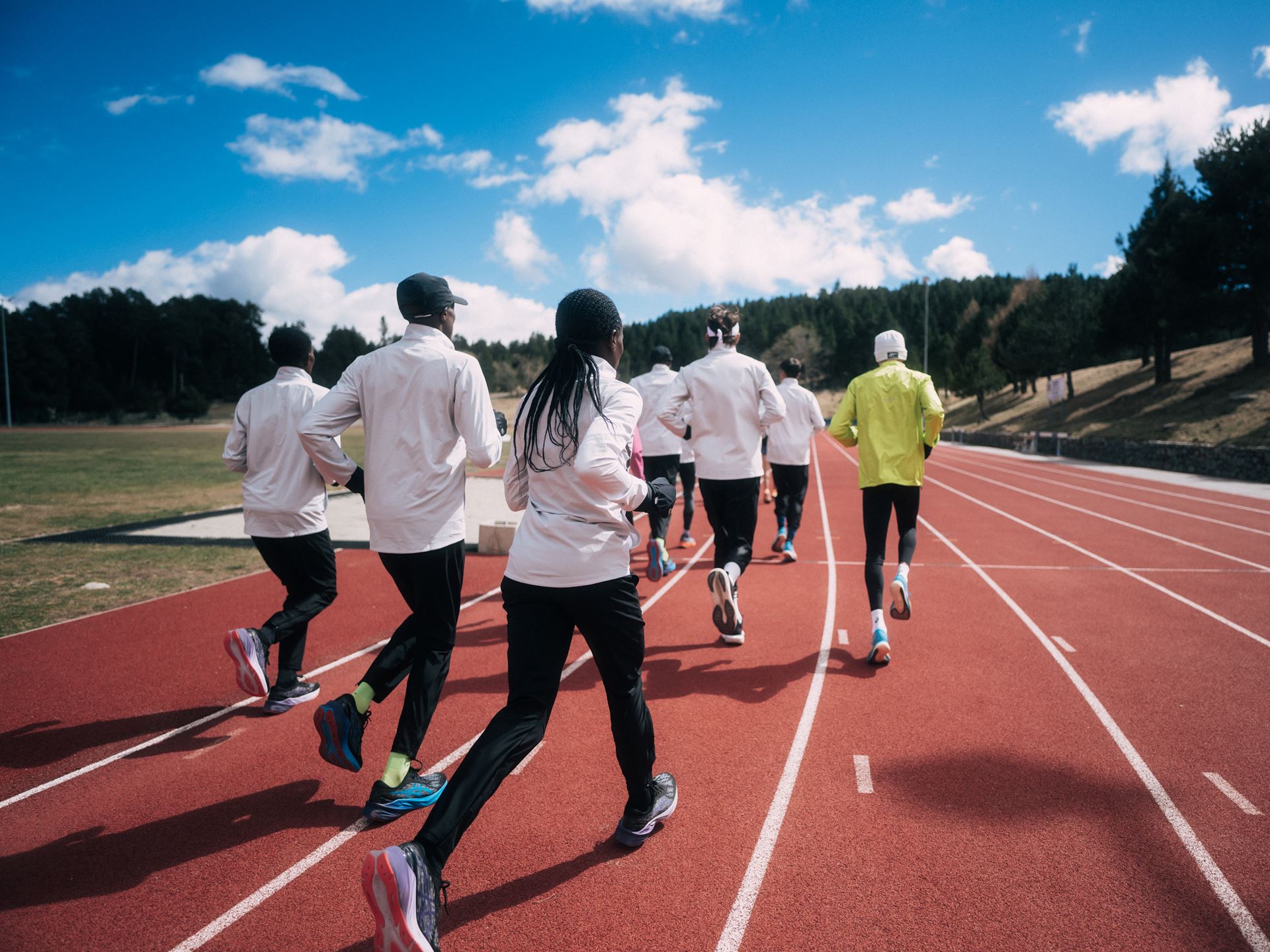 ASICS CHOJO FONT ROMEU GROUP TRACK TRAINING SESSION