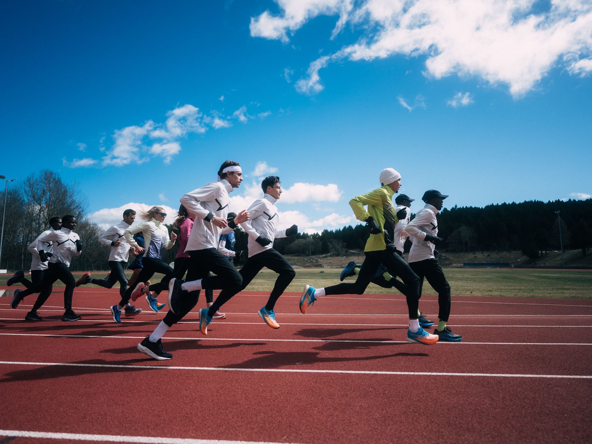 asics chojo font romeu group track training