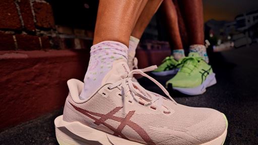 aw26 novablast 6 highlight d on foot static