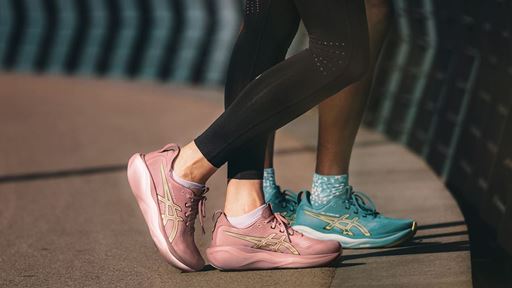 ss27 gel nimbus 29 highlight duo on foot static