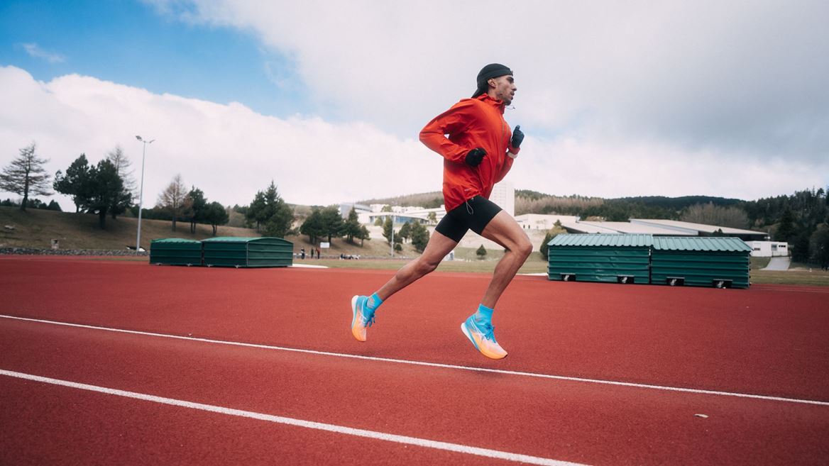 asics chojo font romeu mo katir track training