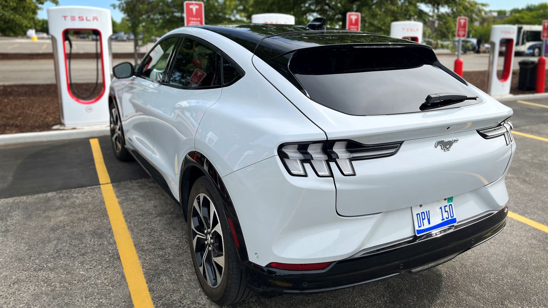 Ford EV Customers to Gain Access to 12 000 Tesla Superchargers