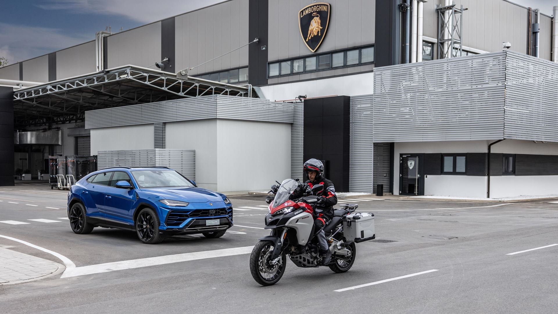 Lamborghini Supports Ducati in the Development of a Motorbike to car Communication System