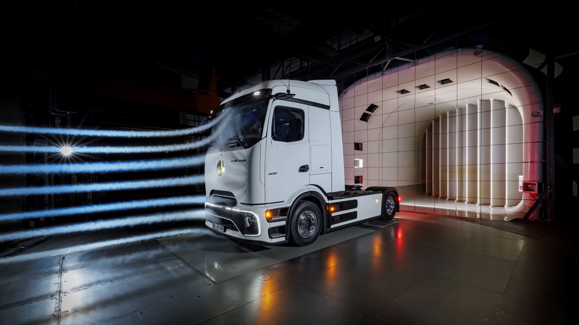 Mercedes Benz Trucks Unveils its First Long Haul Battery Electric Truck eActros 600