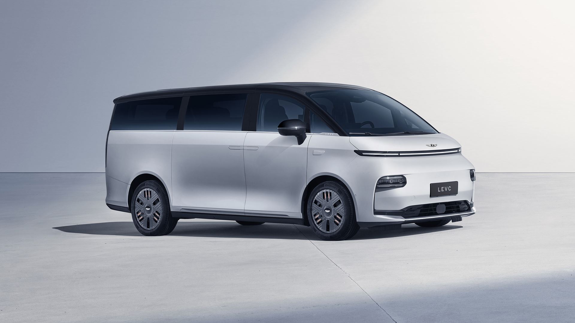 UK s LEVC Reveals the L380 the First of a Range of Spacious Fully Electric Models