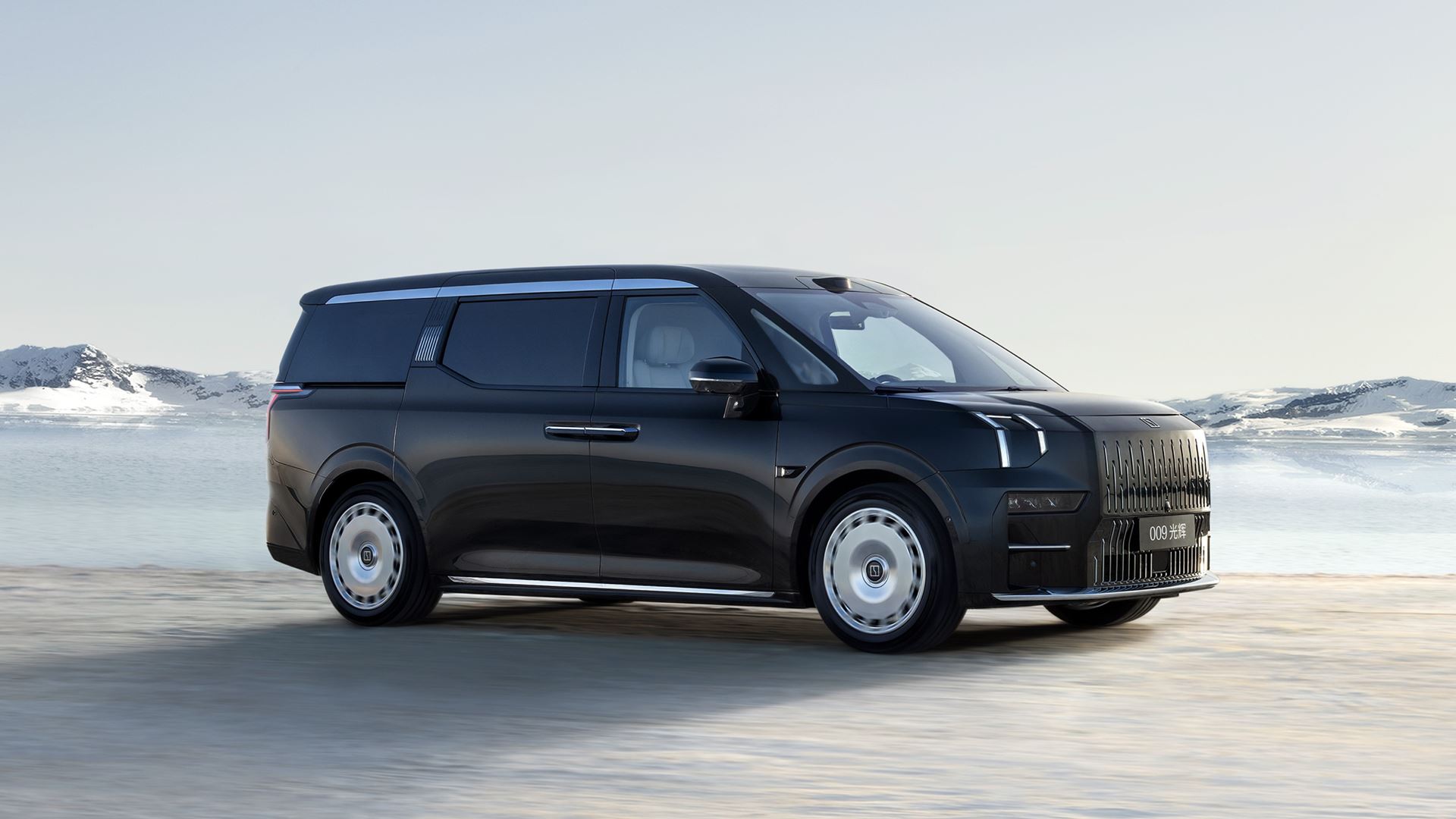 Zeekr Presents Deluxe Version of its MPV Named the 009 Grand