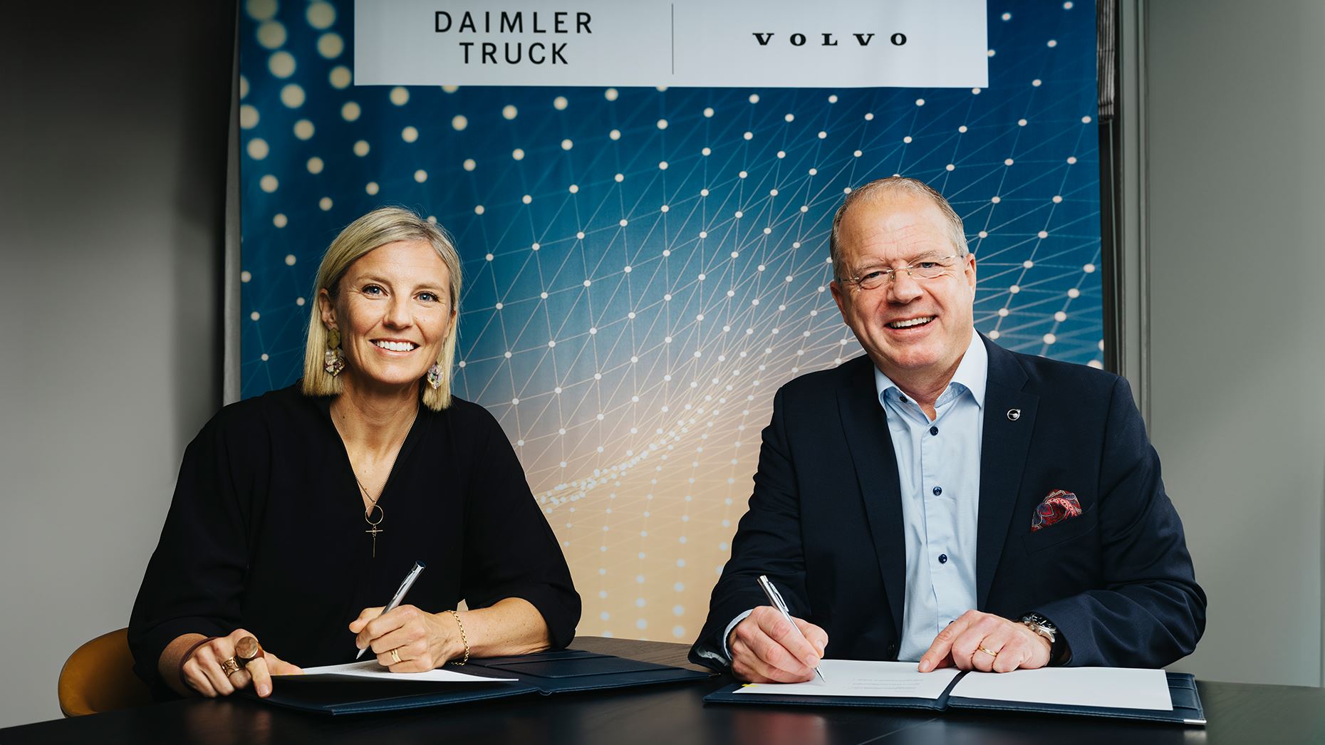 Daimler Truck Volvo Group to Establish JV