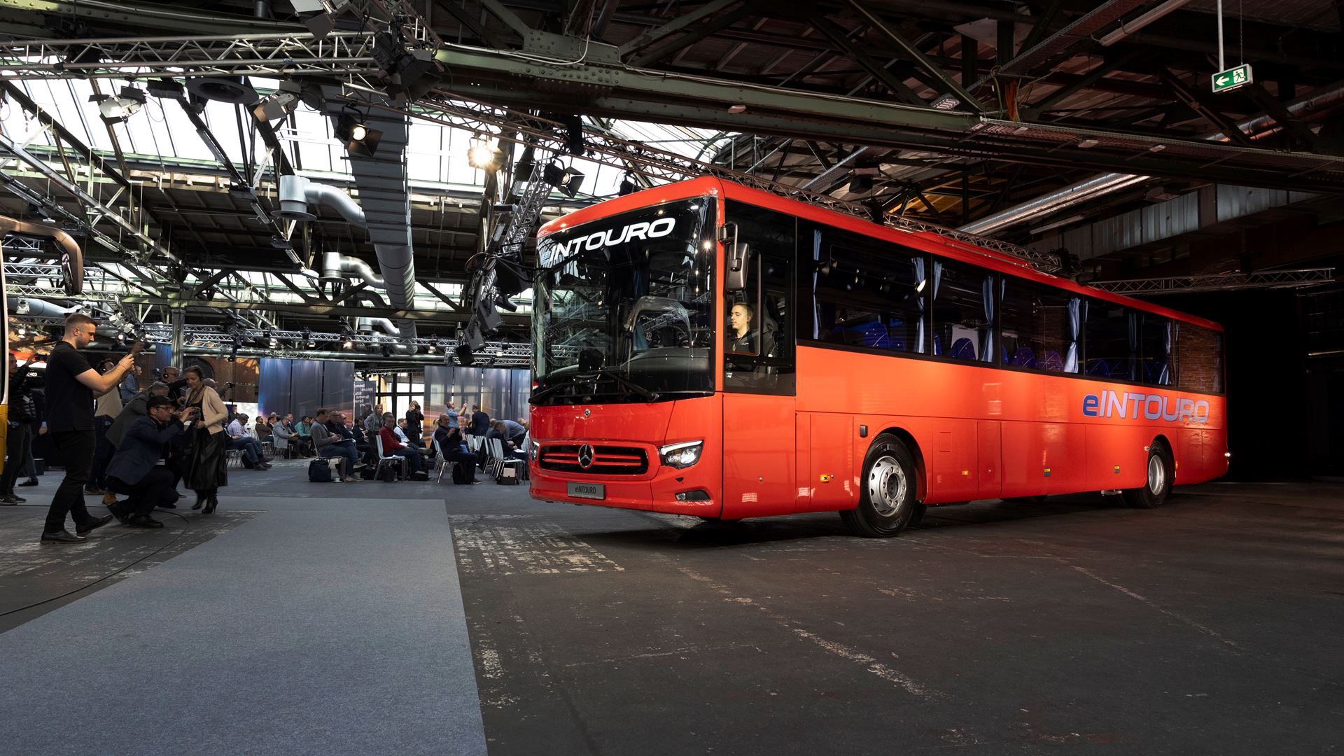 Daimler Buses Unveils the Mercedes Benz eIntouro