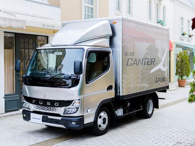 Mitsubishi Fuso premieres the new light-duty Canter truck in Japan