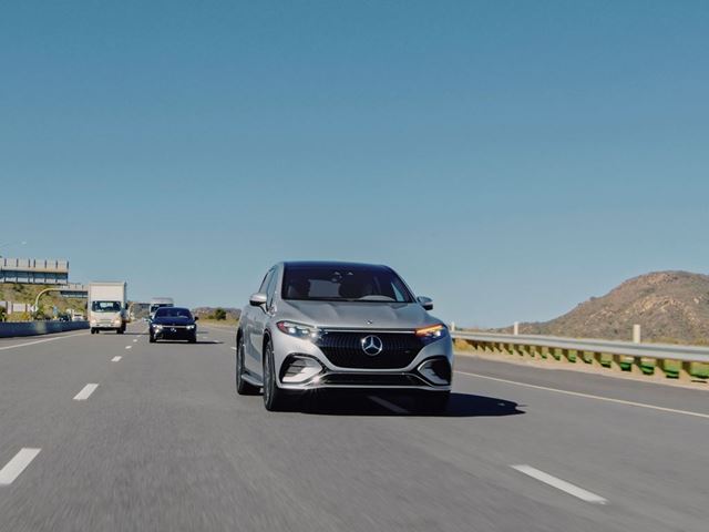 Mercedes Benz introduces Automatic Lane Change Function for European Market