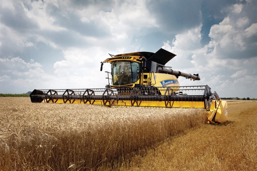 New Holland Agriculture CR10.90 combine