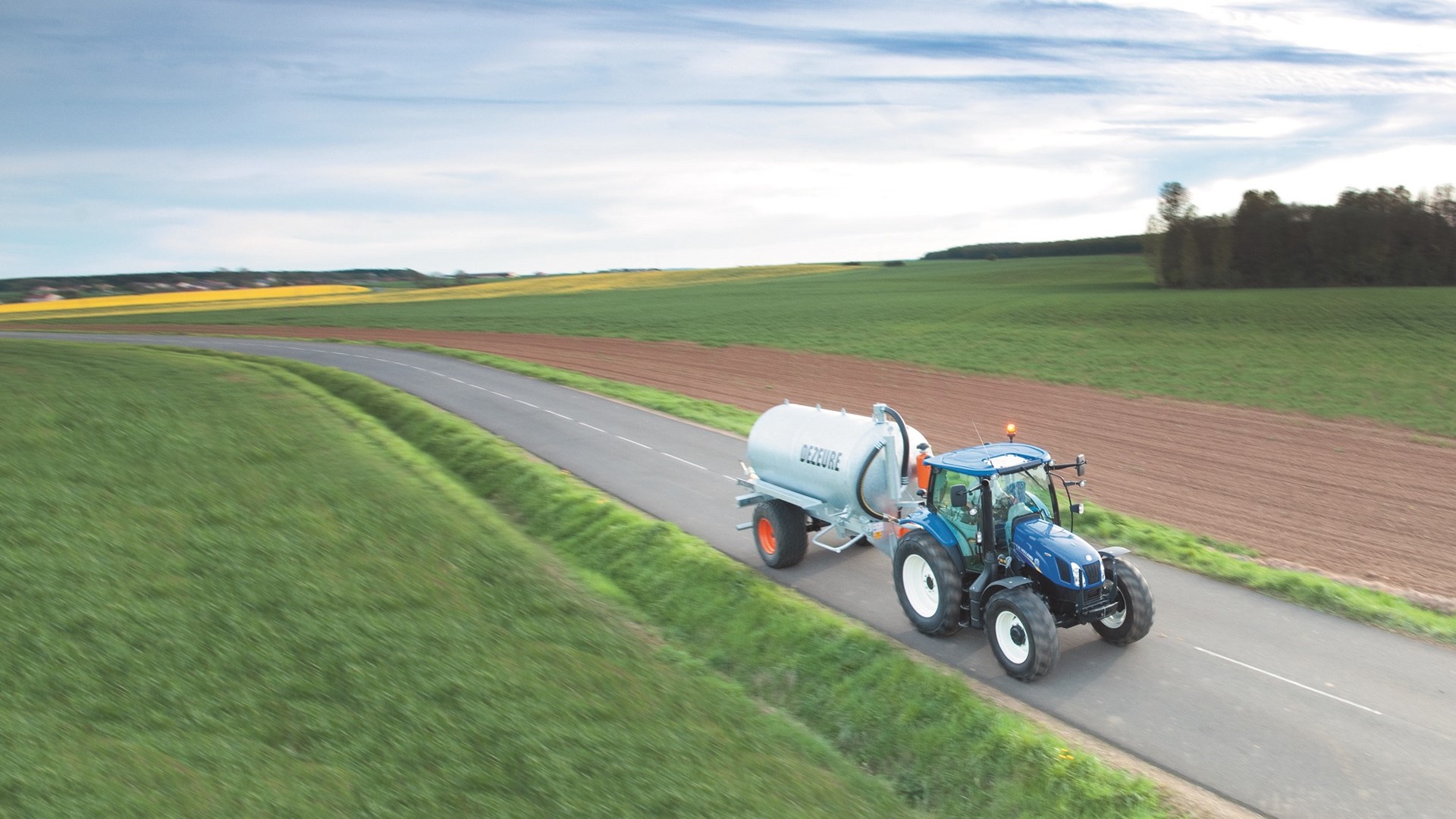 New Holland T6.140 Auto Command™ doing road transport