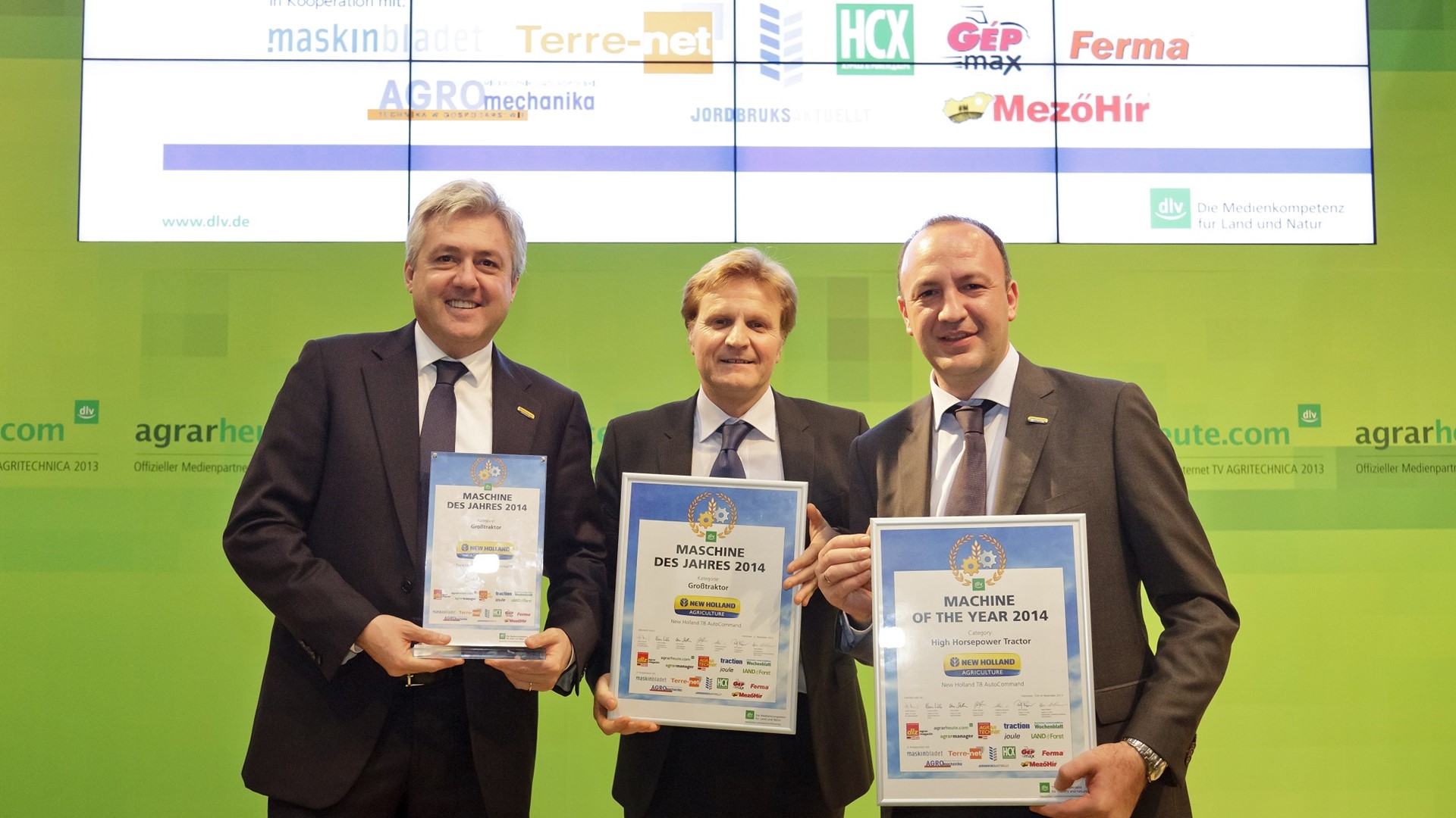 Carlo Lambro, Brand President New Holland Agriculture receives the "Machine of the Year 2014" award for T8.420 tractor