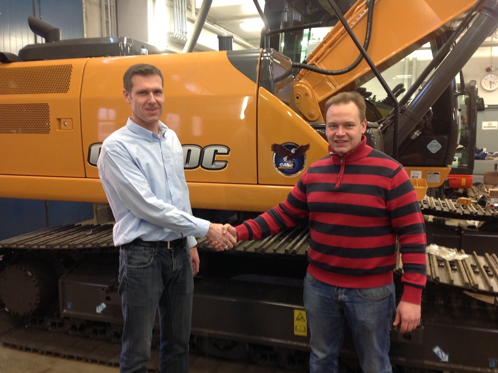 Anker Lemvig After Sales manager Case Construction Equipment in the Nordics (left) and Timo Hannukainen (right)