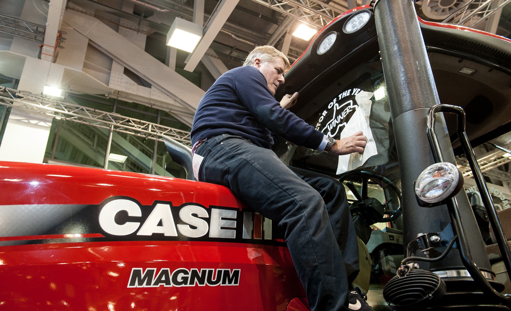 Case IH Magnum 380 CVX awarded Tractor of the Year 2015