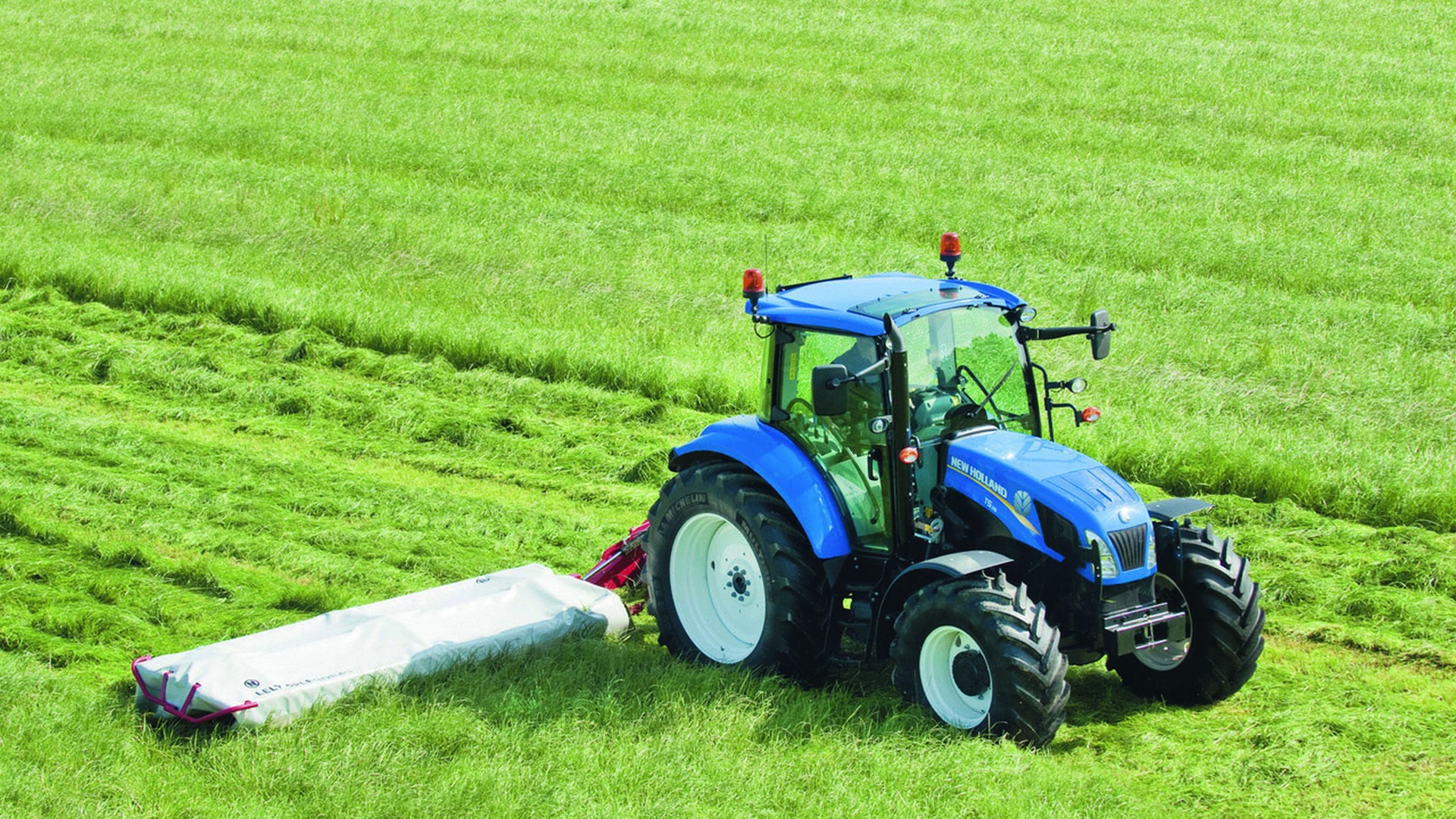 New Holland T5.115 mowing