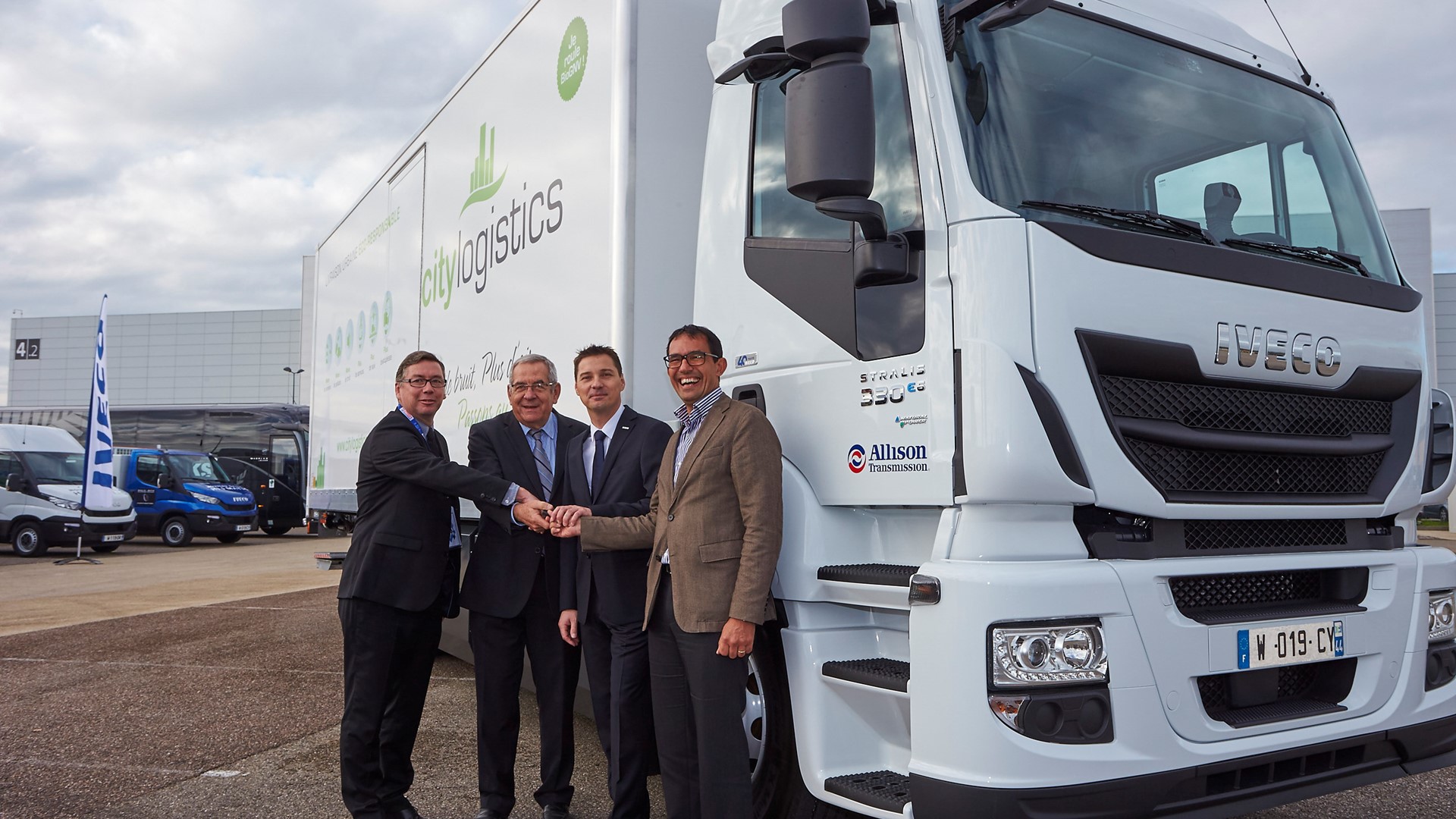 Representatives from Iveco and CityLogistics with the 1,000th natural gas vehicle sold by Iveco in France