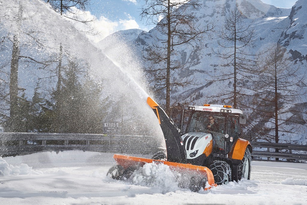 Steyr 6145 Profi Municipal Tractor with snowblower