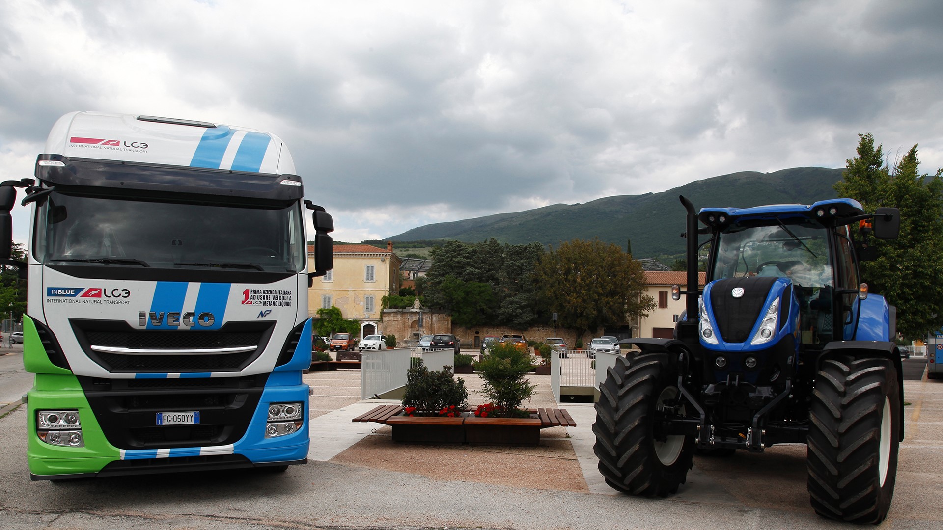 IVECO Stralis Natural Power and a New Holland T7 tractor in Trevi