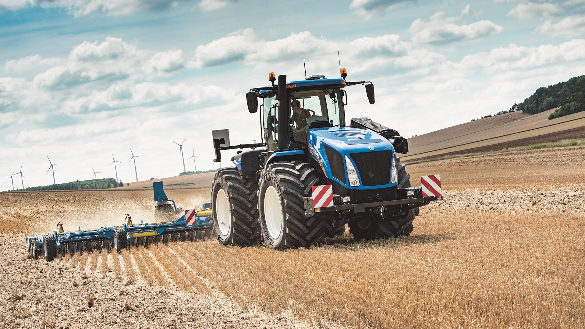 New Holland introduces T9 Auto CommandTM with the largest horsepower offering on the market
