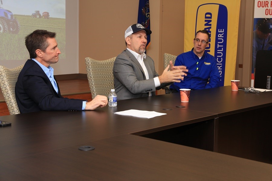 Congressman Smucker discusses the manufacturing industry with New Holland plant employees