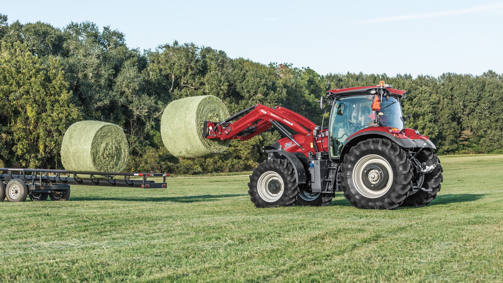 More-efficient hydraulics and outstanding visibility with the new Case IH L10 series loaders