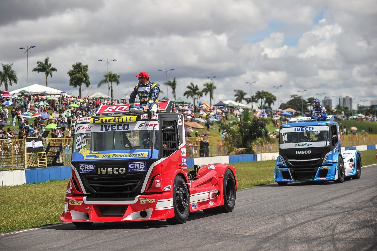 Caminhões IVECO tem motor FPT Cursor 13. Foto: Duda Bairros/Divulgação Copa Truck