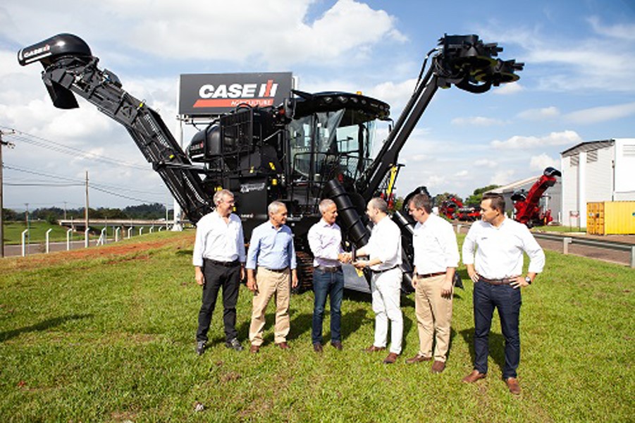 Case IH entrega ao Grupo São Martinho a colhedora John Pearce Signature