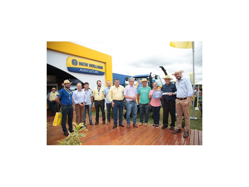 New Holland e Seab entregam unidade do Trator Solidário no Show Rural 2019