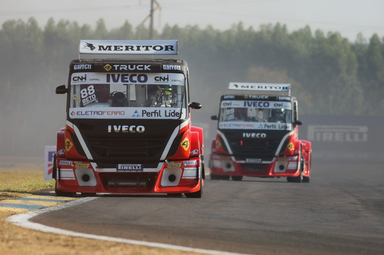 Caminhões 88 e 99, da Lucar Motorsports Foto: Vanderley Soares/Copa Truck