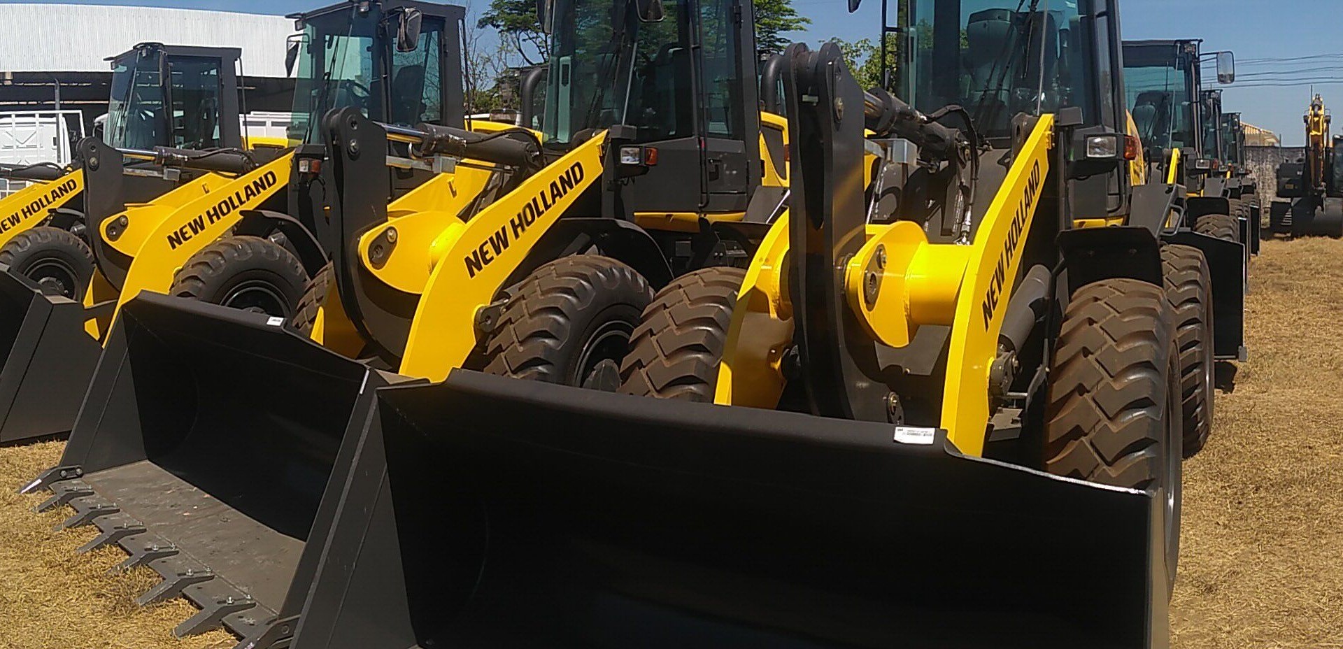 Pás carregadeiras W130B estão entre as máquinas entregues