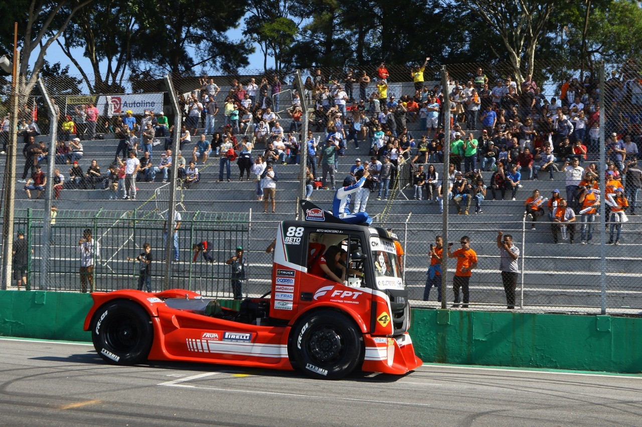 Caminhões da equipe estrearam nova pintura em Interlagos