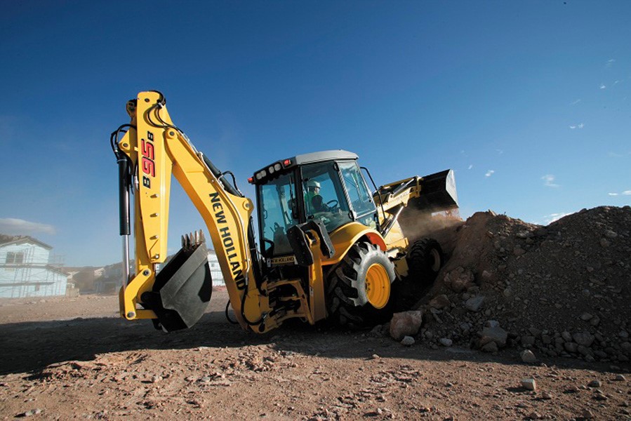 Retroescavadeira B95B é outra máquina exposta bastante versátil no campo