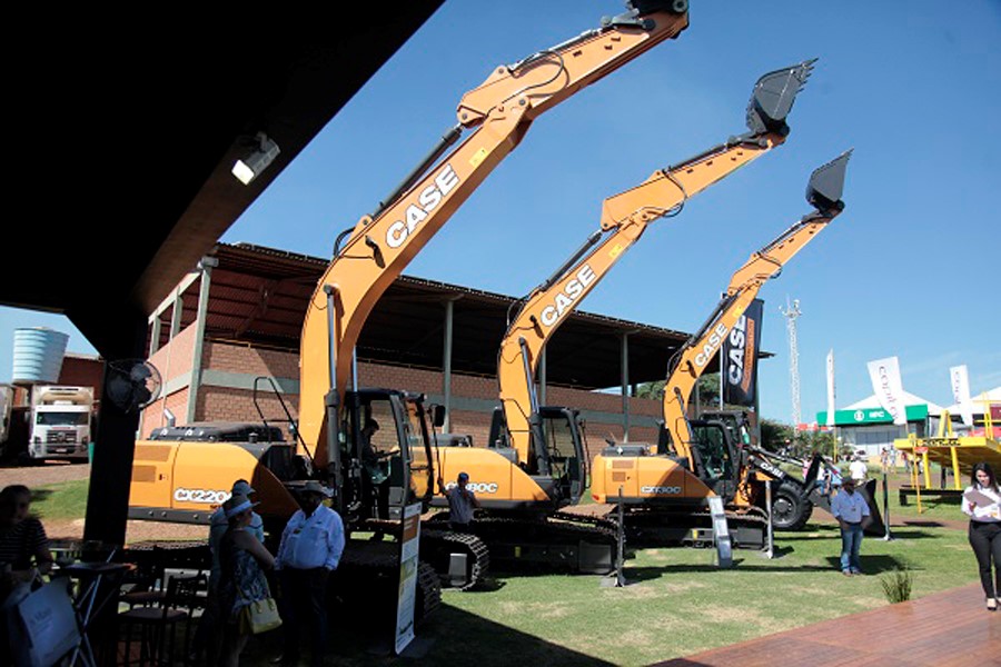 Nova linha de escavadeiras hidráulicas CASE é exposta na feira