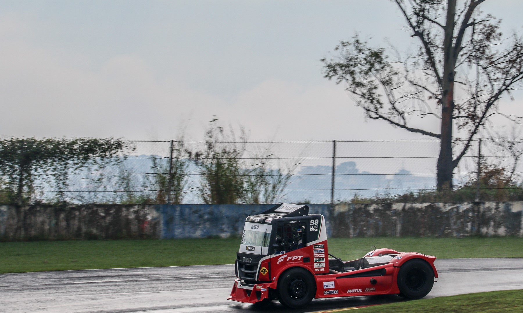 Luiz Lopes (#99) é um dos pilotos com motor FPT Foto: Vanderley Soares/Divulgação Copa Truck