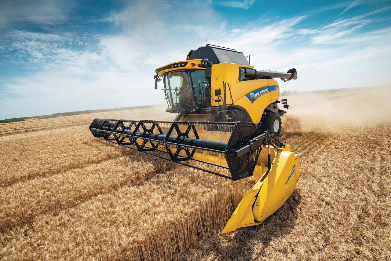 New Holland won an Agritechnica Silver Medal for the new Ultra-Flow™ staggered drum design for the CX range of combines