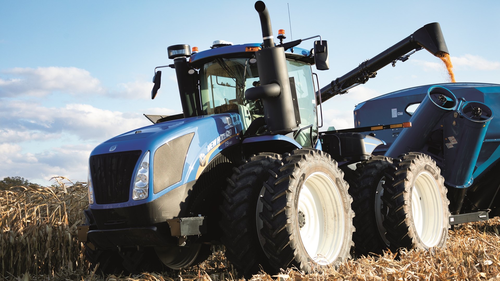 New Holland unveils T9 with PLM Intelligence