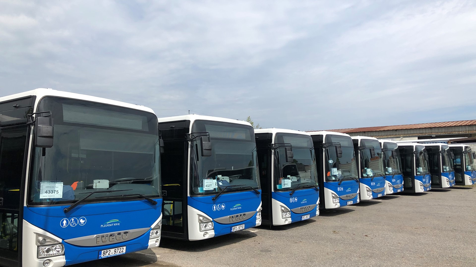 IVECO BUS delivers 145 Crossway Low Entry Line buses to ARRIVA in the Czech Republic