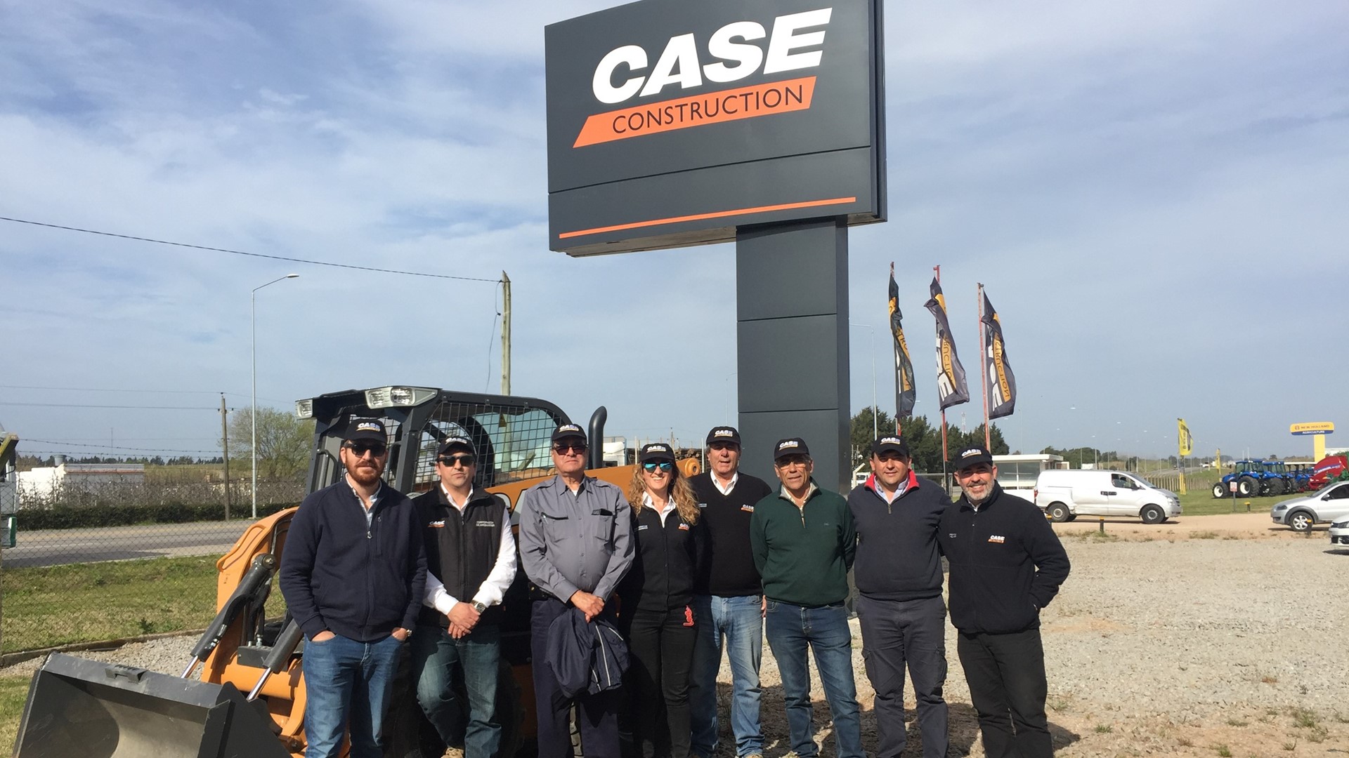 CASE Construction Equipment capacitó a vendedores en Uruguay