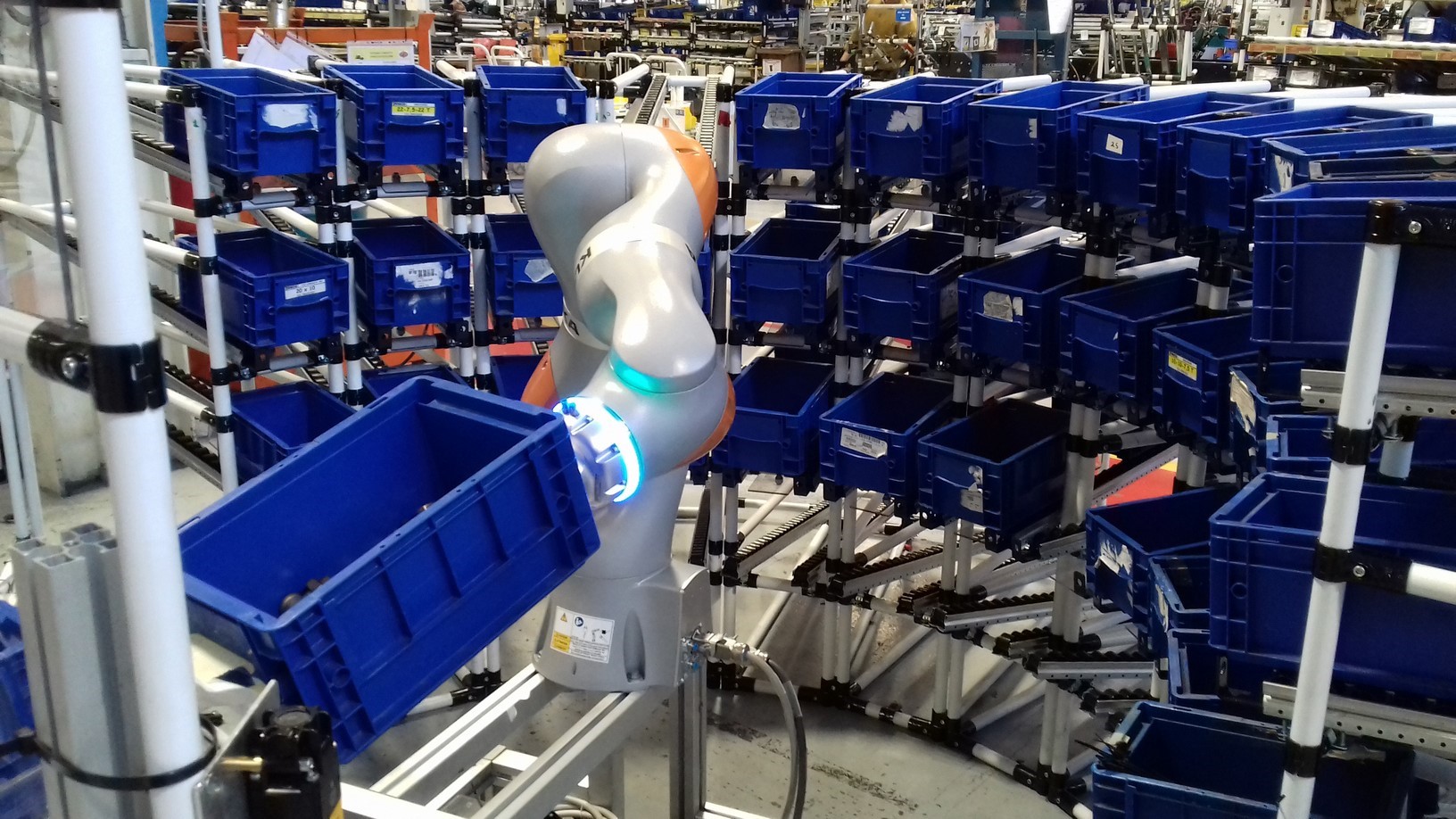 Cobots at work in the Brescia Plant